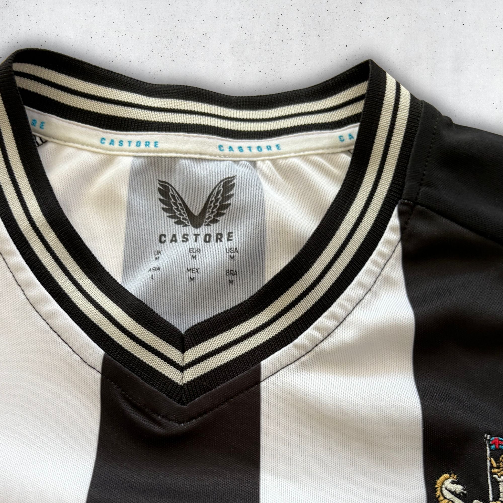Newcastle United 2023 Home Shirt (Medium)