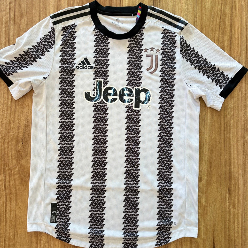 Juventus 2022 Home Shirt (Medium)