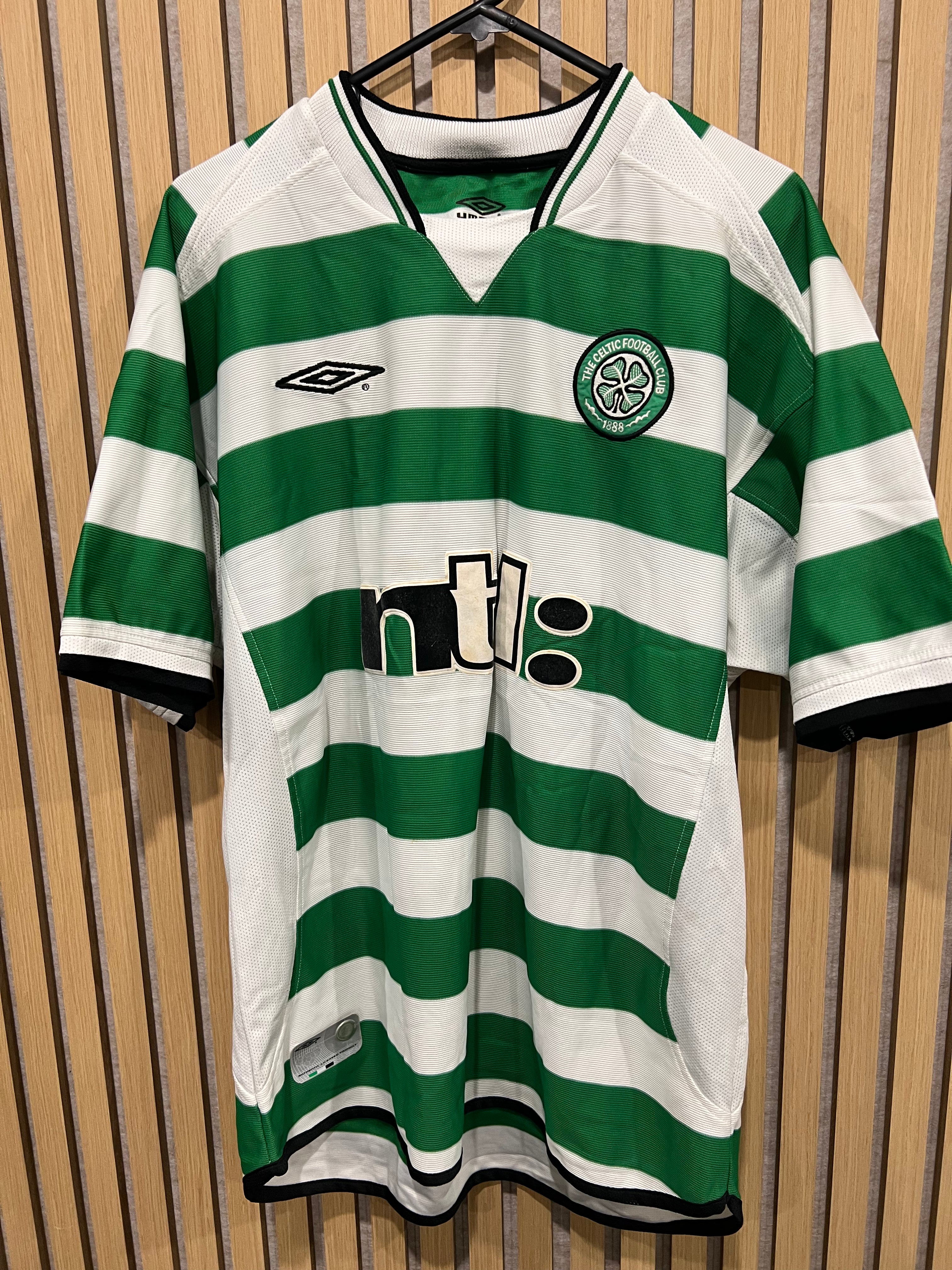 Celtic 2001 Home Shirt (Large)