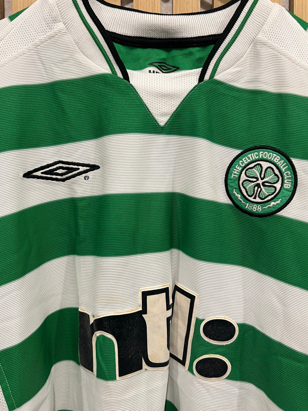 Celtic 2001 Home Shirt (Large)
