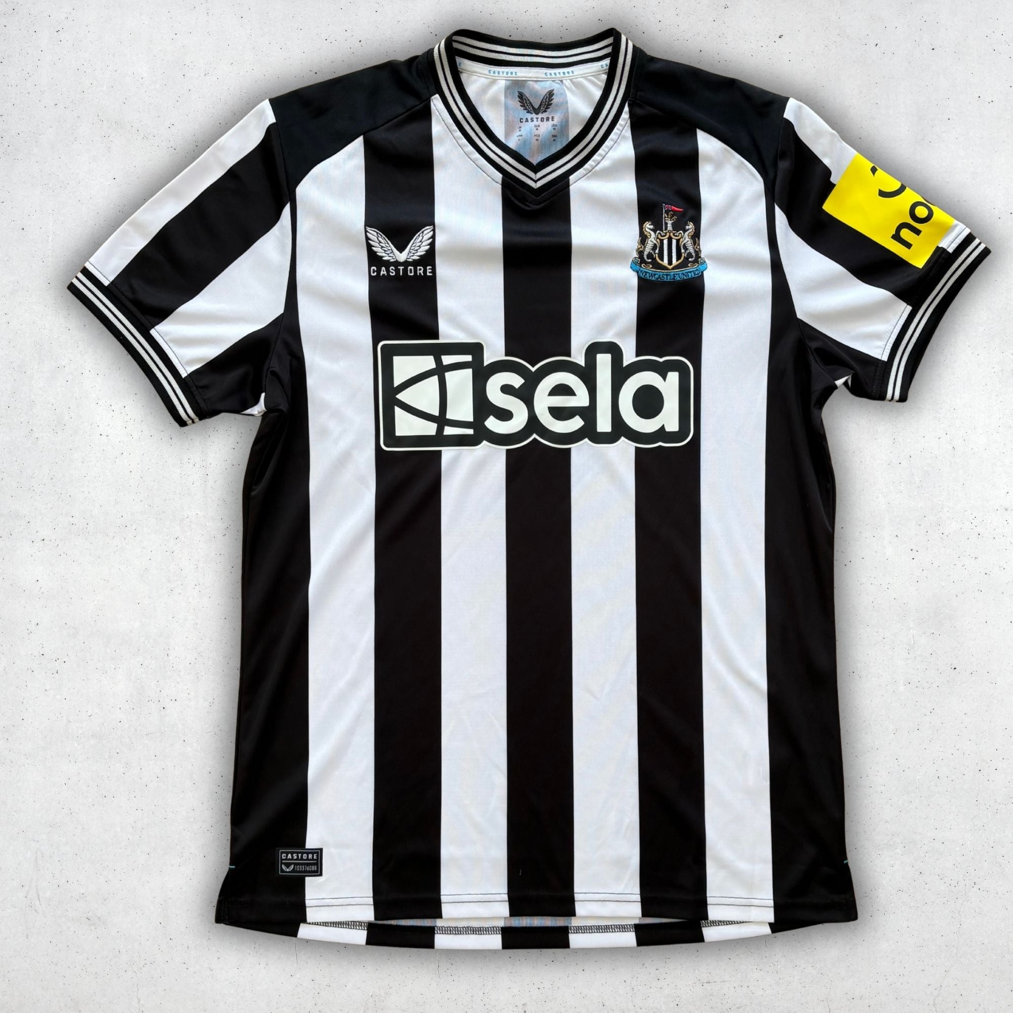 Newcastle United 2023 Home Shirt (Medium)